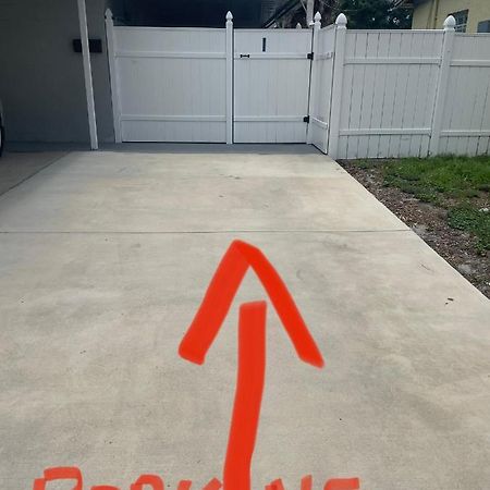 Tranquilo Y Fantastico Apartamento Cerca De Playas Y Areopuerto Tampa Luaran gambar