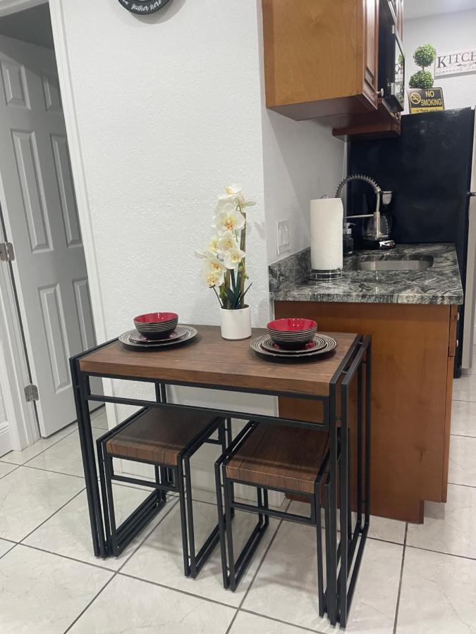 Tranquilo Y Fantastico Apartamento Cerca De Playas Y Areopuerto Tampa Luaran gambar