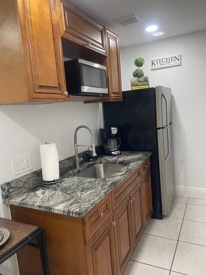 Tranquilo Y Fantastico Apartamento Cerca De Playas Y Areopuerto Tampa Luaran gambar